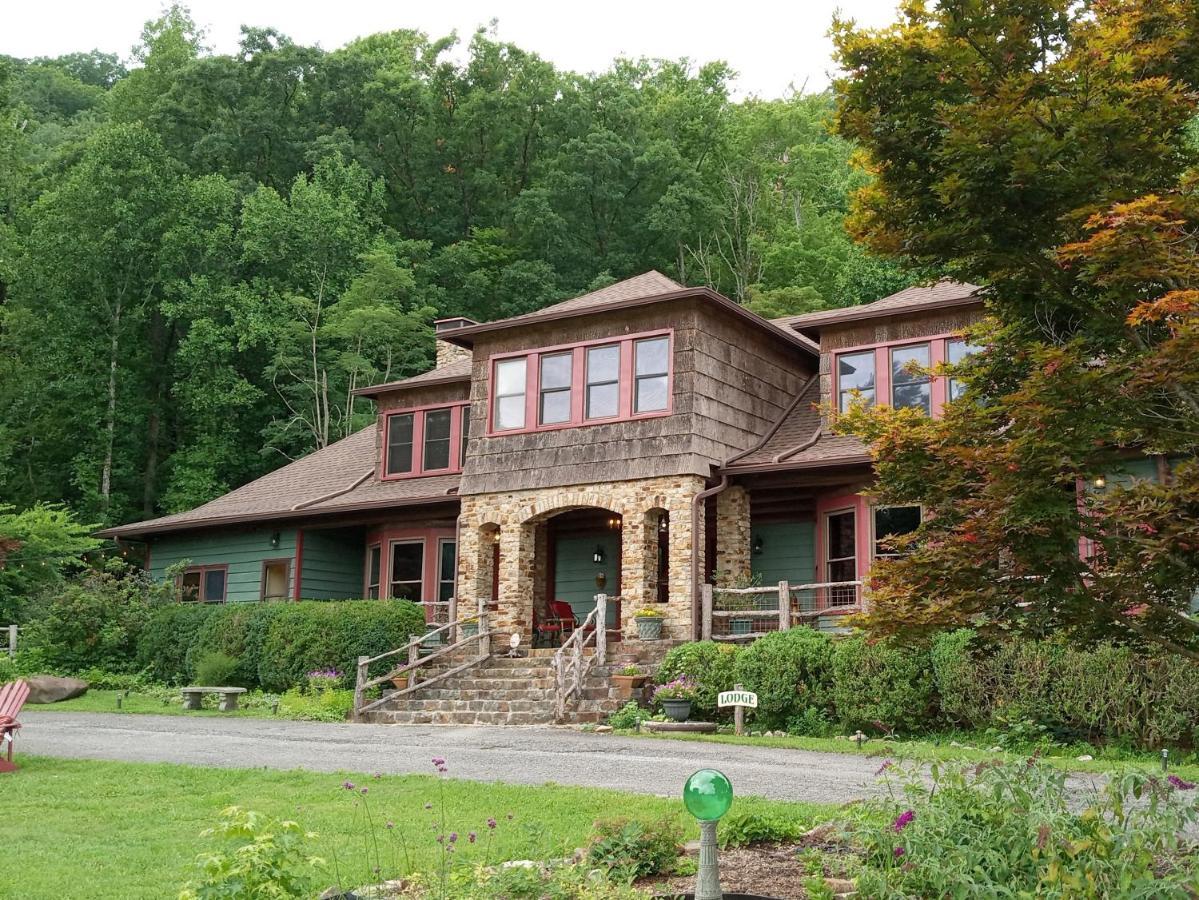 Laughing Heart Lodge Hot Springs Exterior foto
