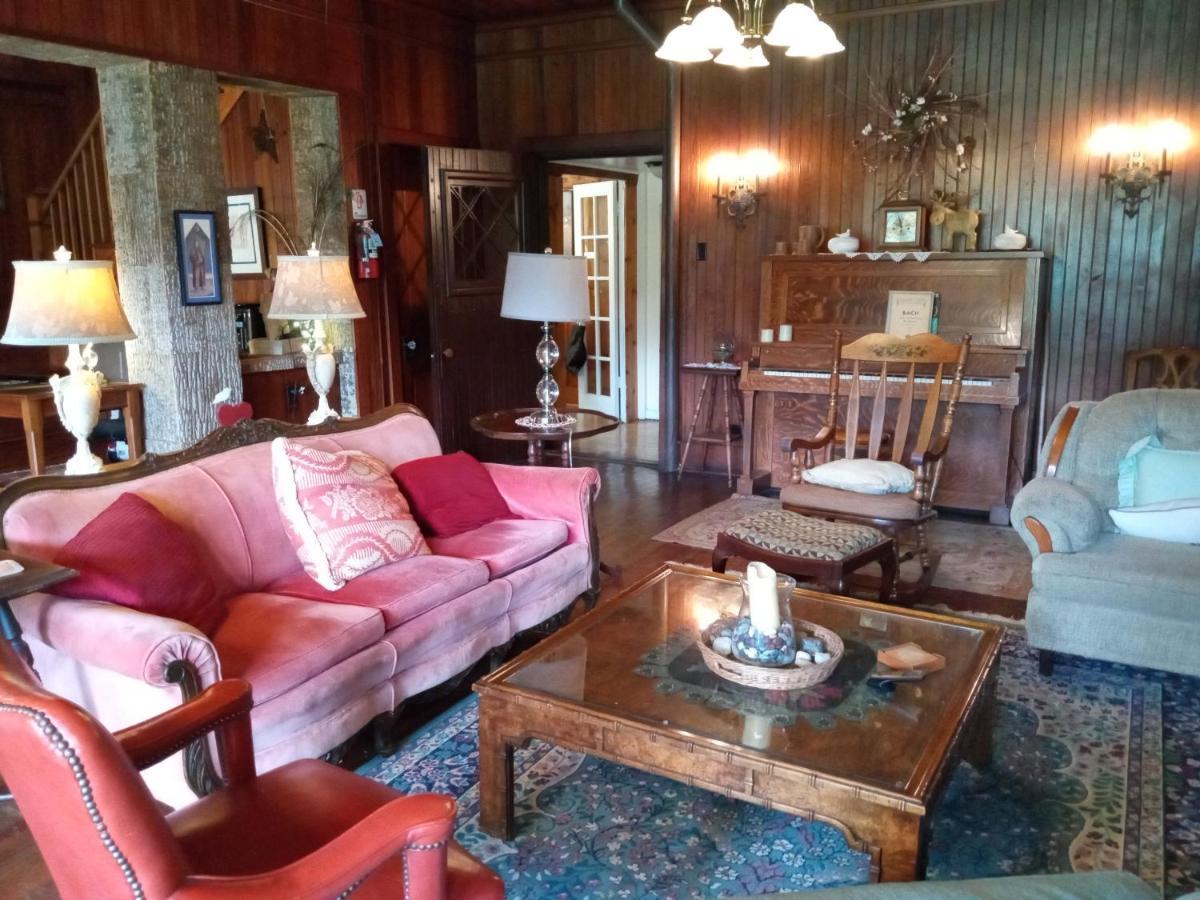 Laughing Heart Lodge Hot Springs Exterior foto